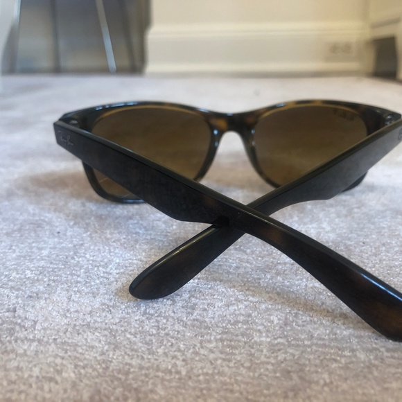 Ray-Ban Tortoise Shell Polarized Wayfarer - Picture 2 of 5